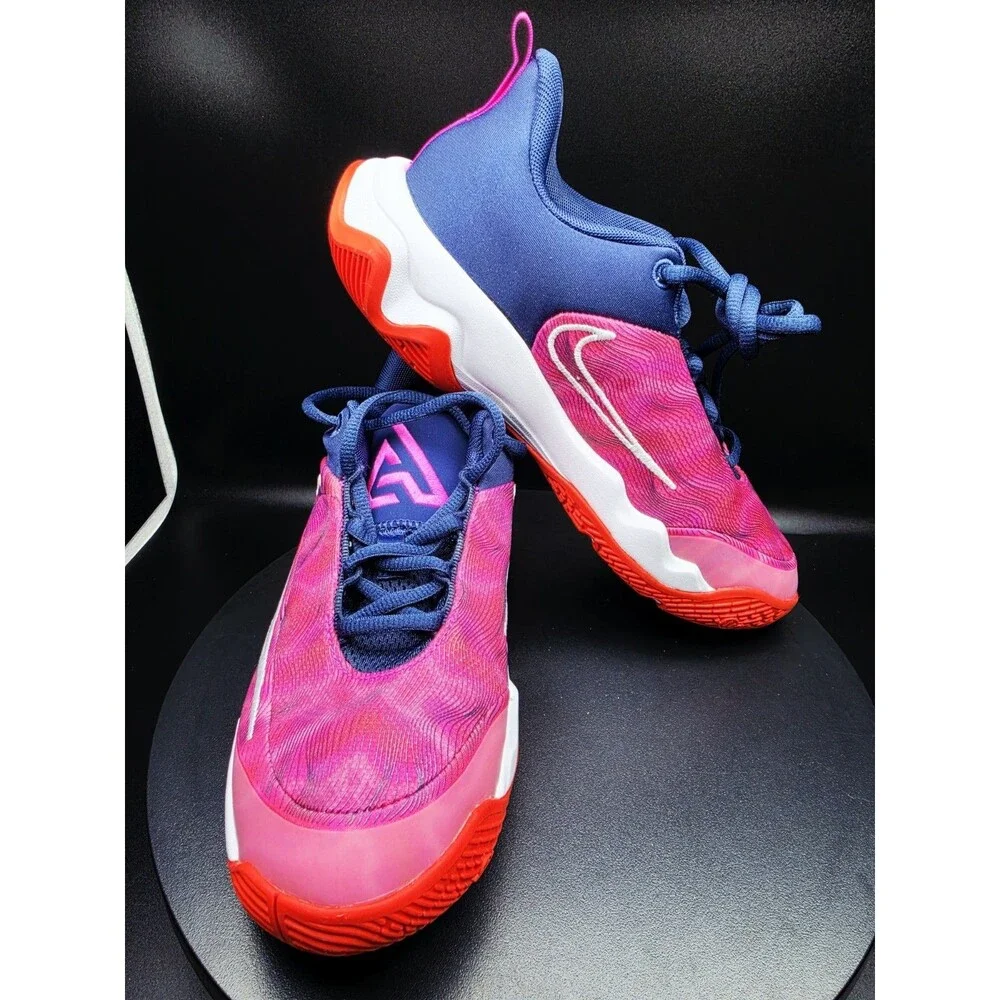 Nike Giannis immortality SIZE US 7 Women/ 5.5 Y